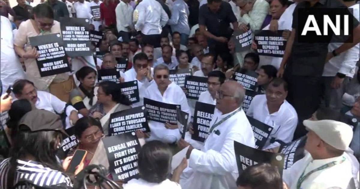 TMC workers hold protest at Rajghat seeking scheme-related funds from Centre